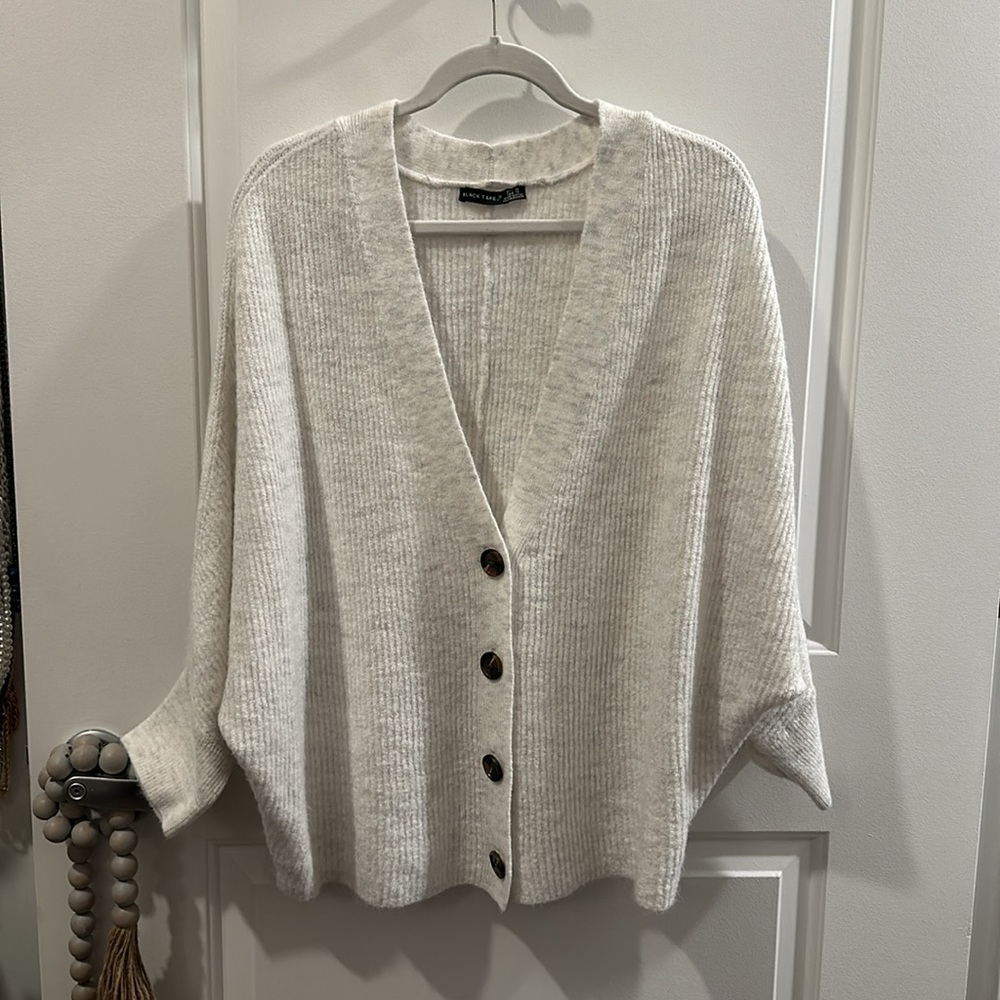 Women’s cardigan sweater w/3-tortoise buttons, Black Tape 1X, for Macy’s in EUC